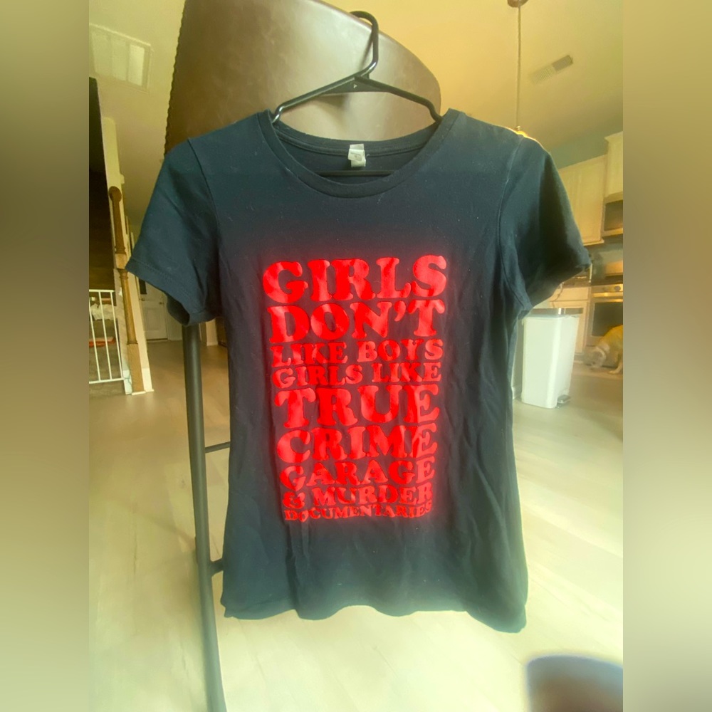 True Crime Garage Womens Tee Size M Girls Dont Like Boys